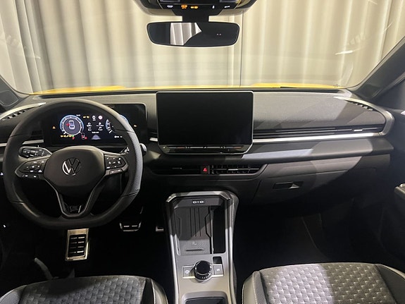Volkswagen T-Roc 15 of 21