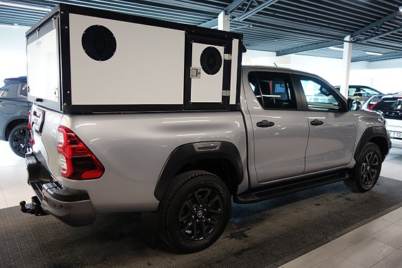 Toyota HiLux 4 of 8
