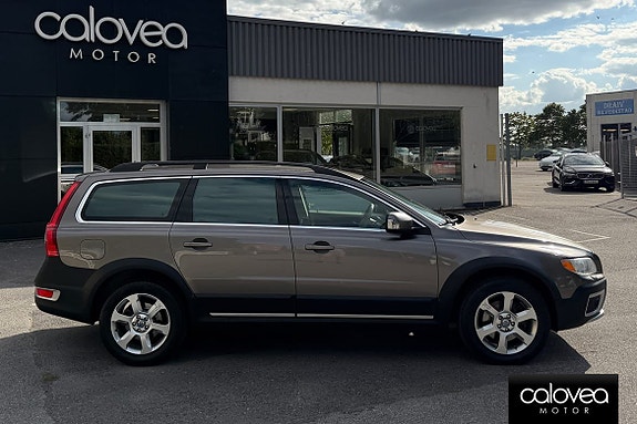 Volvo XC70 2 of 12