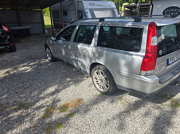 Volvo V70 3 of 6