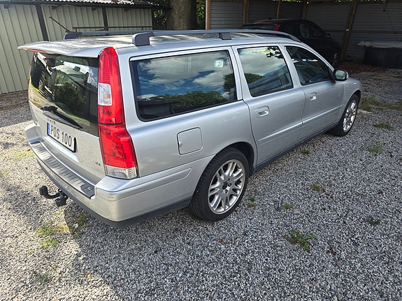 Volvo V70 2 of 6