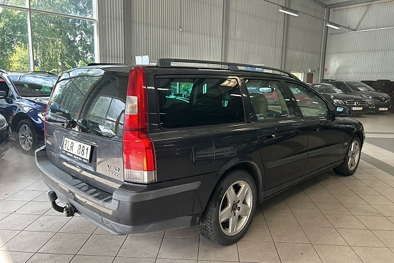 Volvo V70 4 of 5