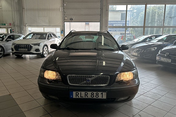 Volvo V70 2 of 5