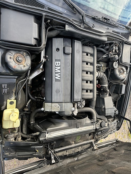 BMW 525i 6 of 13