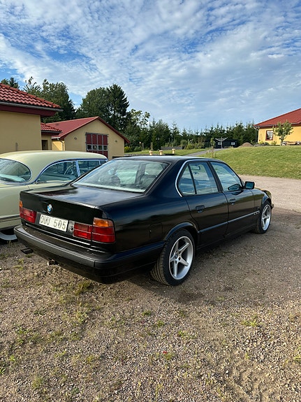 BMW 525i 3 of 13