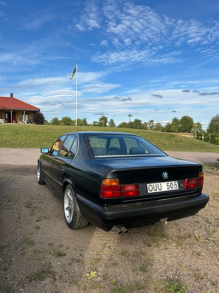 BMW 525i 2 of 13