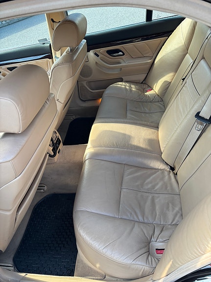 BMW 740i 4 of 6