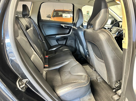 Volvo XC60 14 of 30