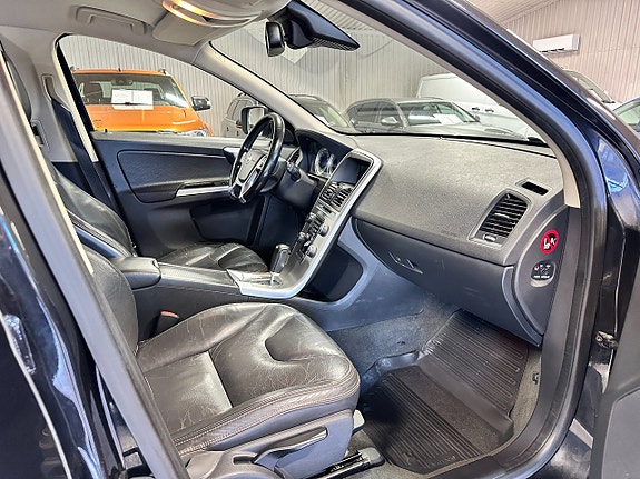 Volvo XC60 15 of 30