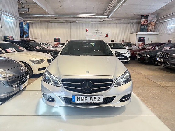 Mercedes-Benz E220 3 of 17