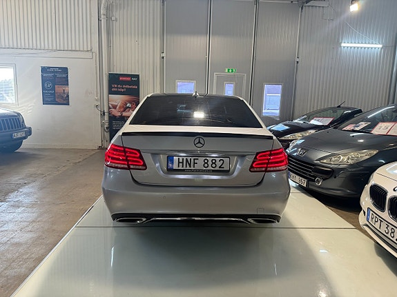 Mercedes-Benz E220 17 of 17