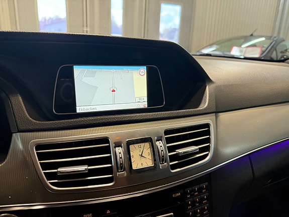 Mercedes-Benz E220 13 of 17