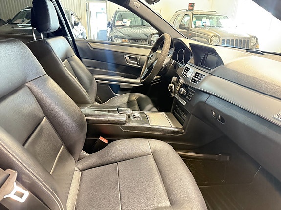 Mercedes-Benz E220 10 of 17