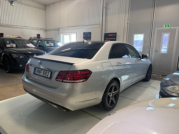Mercedes-Benz E220 7 of 17