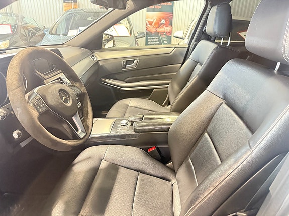 Mercedes-Benz E220 8 of 17