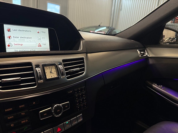 Mercedes-Benz E220 14 of 17