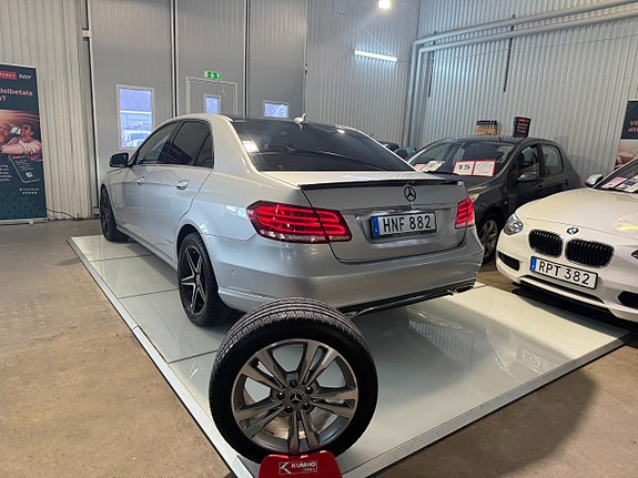 Mercedes-Benz E220 6 of 17
