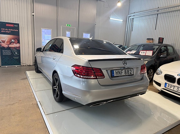 Mercedes-Benz E220 5 of 17