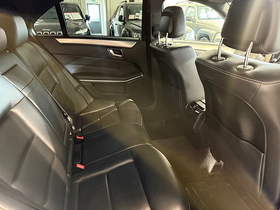 Mercedes-Benz E220 11 of 17