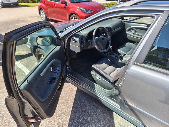 Volvo V40 4 of 5