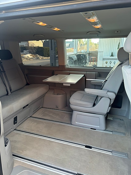 Volkswagen Multivan 2 of 3