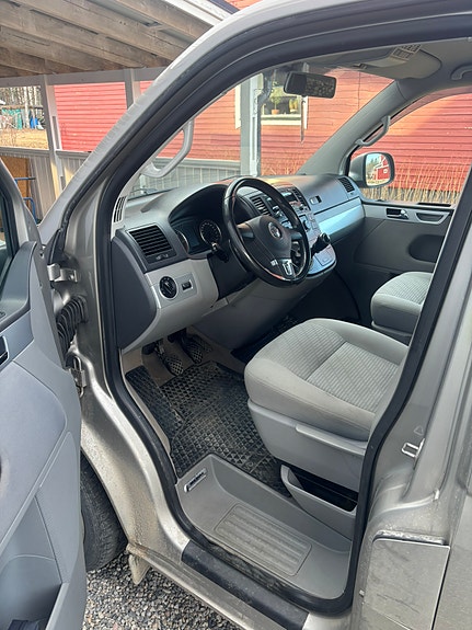 Volkswagen Multivan 3 of 3