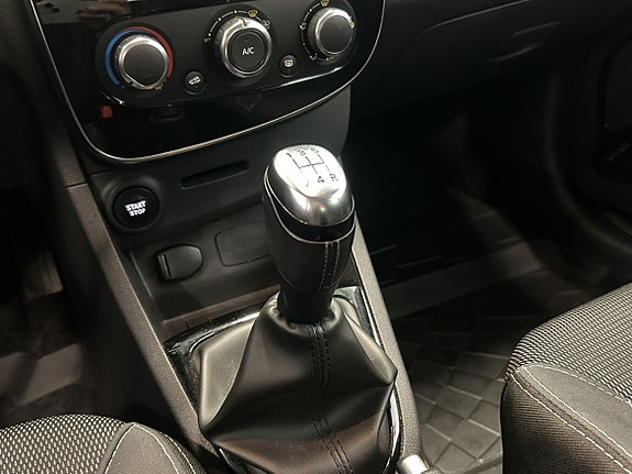 Renault Clio 13 of 16
