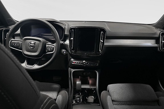 Volvo XC40 5 of 9