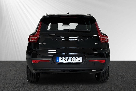 Volvo XC40 2 of 9