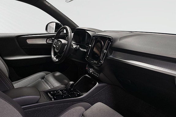 Volvo XC40 6 of 9