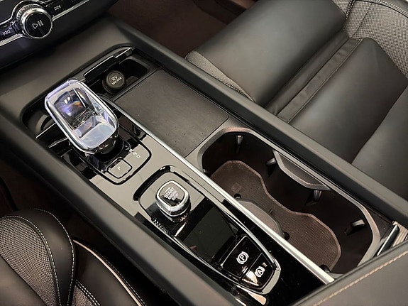 Volvo XC60 16 of 20