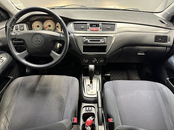 Mitsubishi Lancer 13 of 19