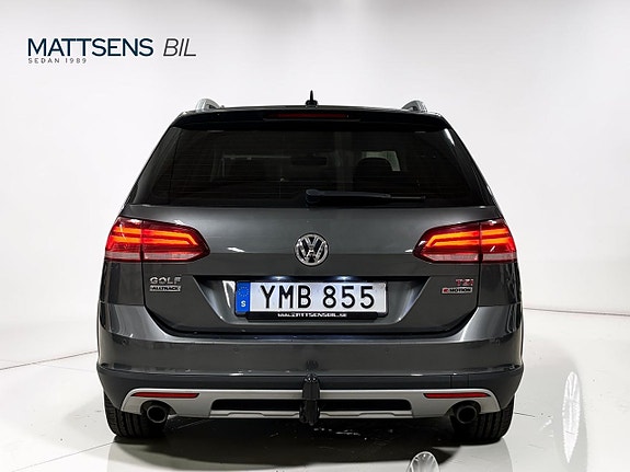 Volkswagen Golf Alltrack 13 of 20