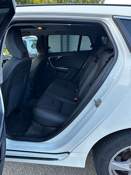 Volvo V60 7 of 8