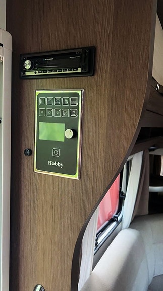 Hobby 720 UML PRESTIGE TV/AC TRUMA AVENTA/ALDE VATTENBUREN VÄRME/FUKTTESTAD 8 of 13
