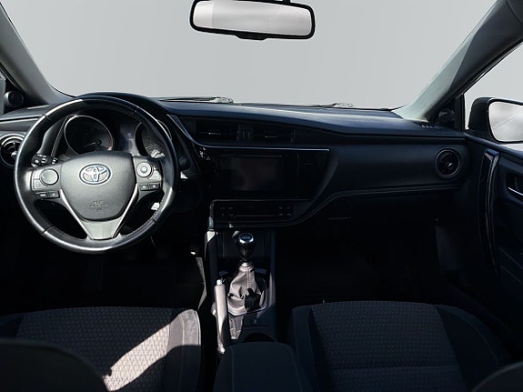 Toyota Auris 10 of 12
