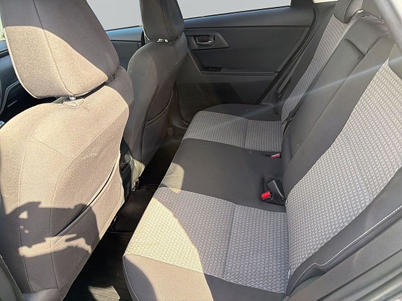 Toyota Auris 9 of 12