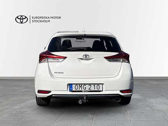 Toyota Auris 6 of 12