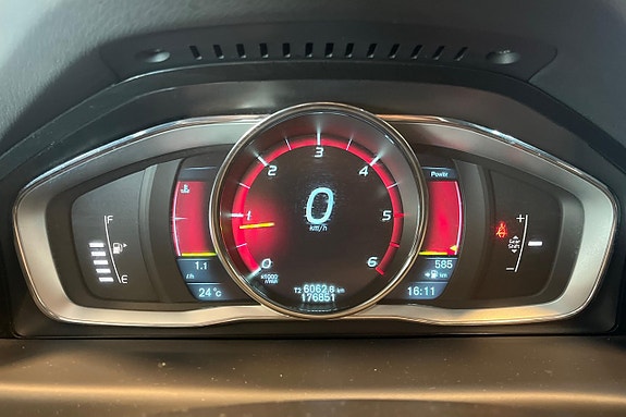Volvo V70 16 of 30