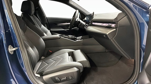BMW 530e 3 of 9