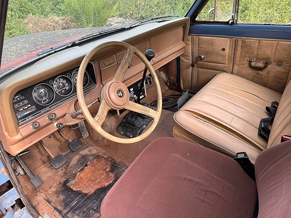 Jeep J 20 2 of 4