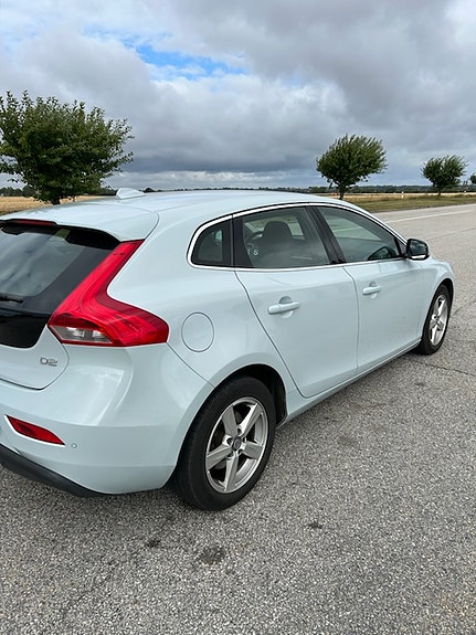 Volvo V40 3 of 5