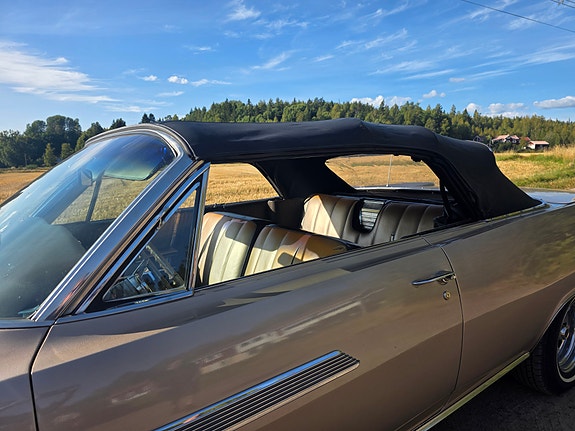 Pontiac Bonneville 20 of 27