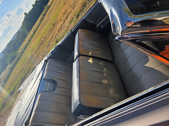 Pontiac Bonneville 10 of 27