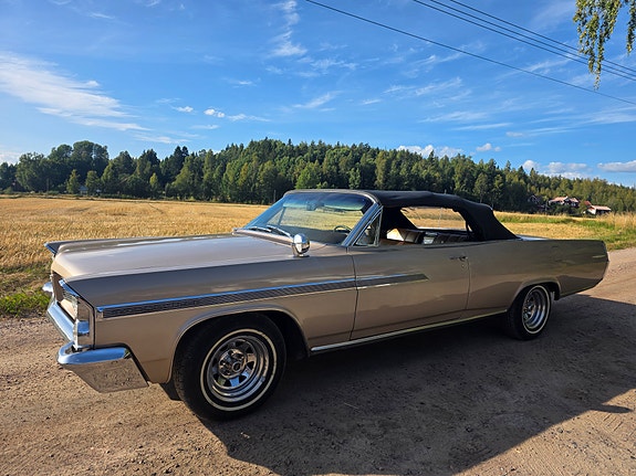 Pontiac Bonneville 18 of 27