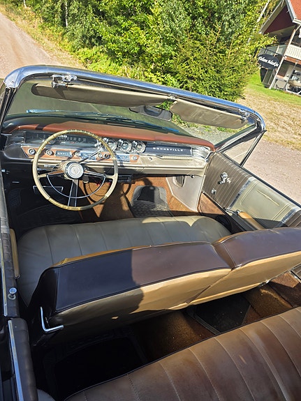 Pontiac Bonneville 8 of 27