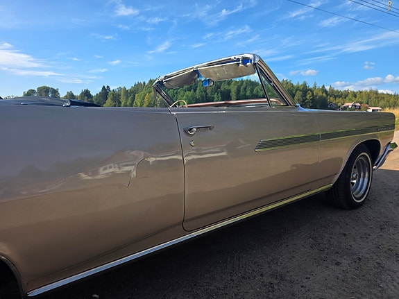 Pontiac Bonneville 16 of 27