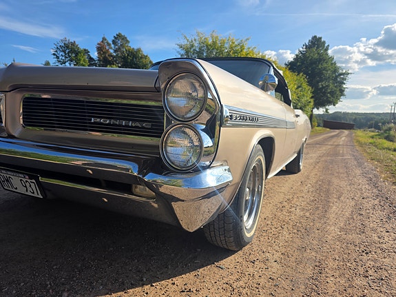 Pontiac Bonneville 21 of 27