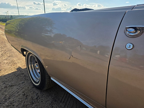 Pontiac Bonneville 15 of 27