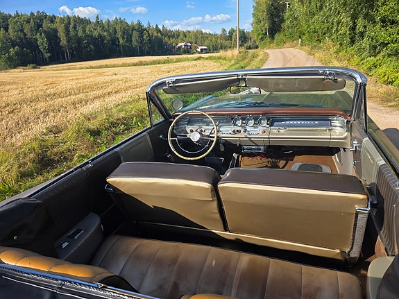 Pontiac Bonneville 9 of 27
